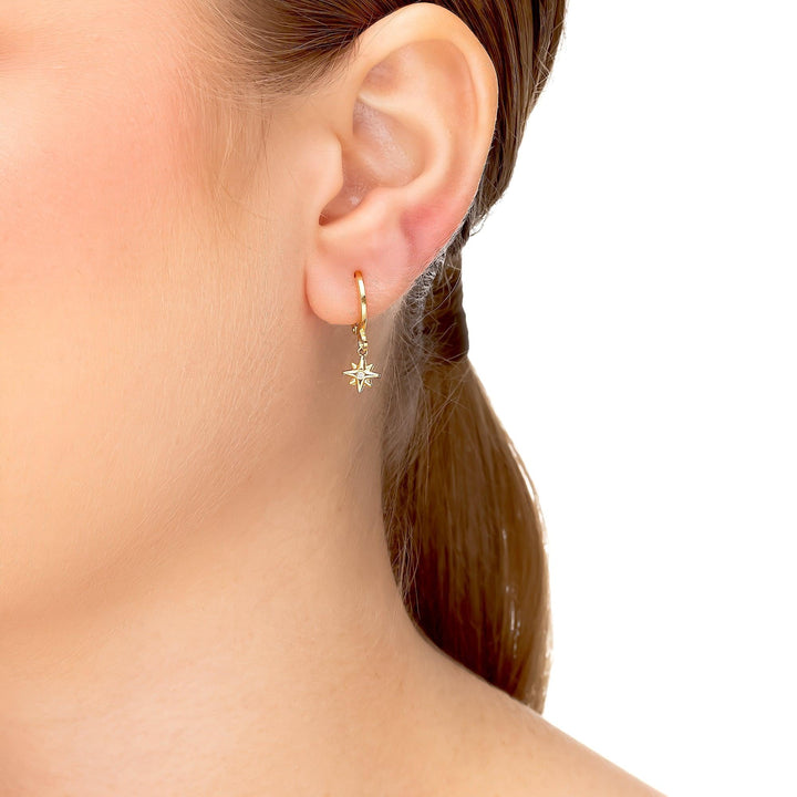 Brinco Argola Click Com Pingente Estrela Cravejado Banhado a Ouro 18K - Liven Semijoias