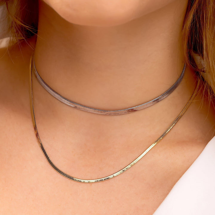 Colar Choker Malha Fita Laminada 4mm Banhado a Ródio - Liven Semijoias